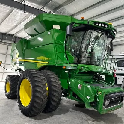 John Deere S760 combine